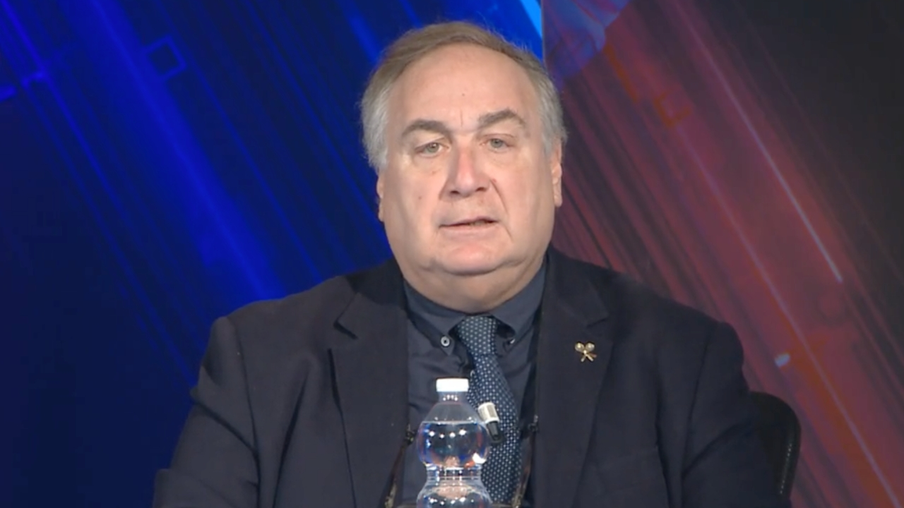 Chiariello: “Un’intrusa come il Napoli nella geografia del potere dà più fastidio degli altri” Chiariello: “Un’intrusa come il Napoli nella geografia del potere dà più fastidio degli altri”