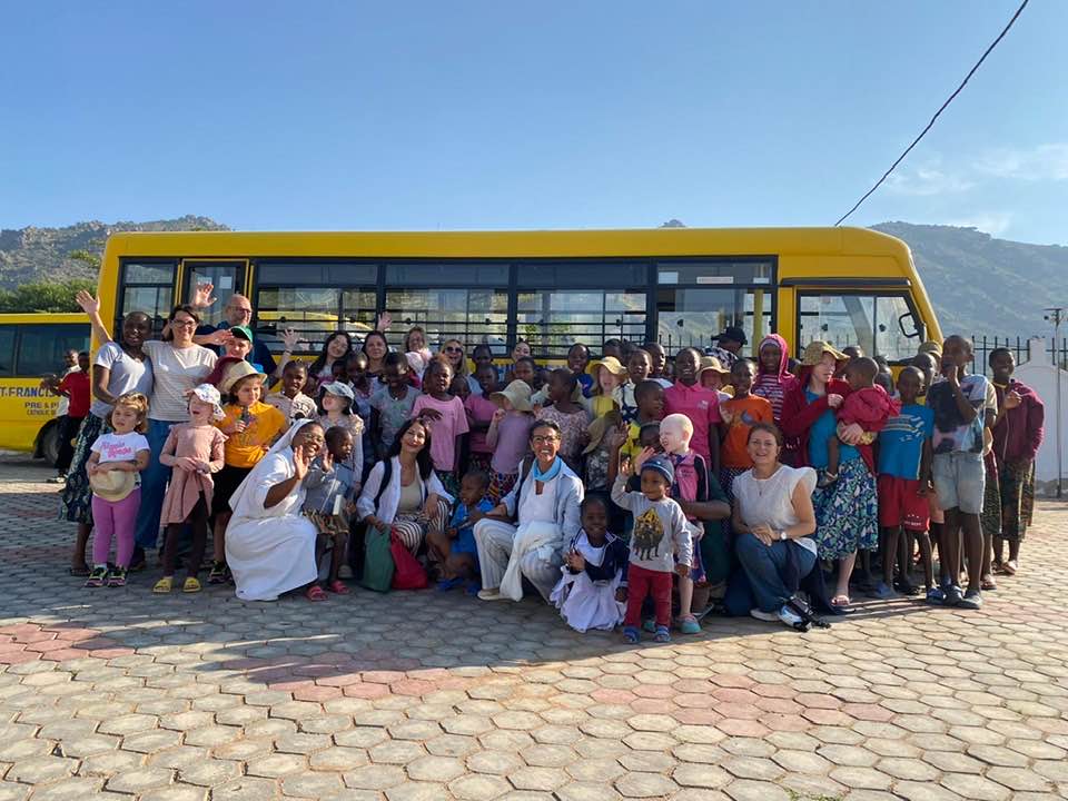 serata di beneficenza per africaintesta 8211 musica e cabaret al palapartenope di napoli gioved236 18 dicembre