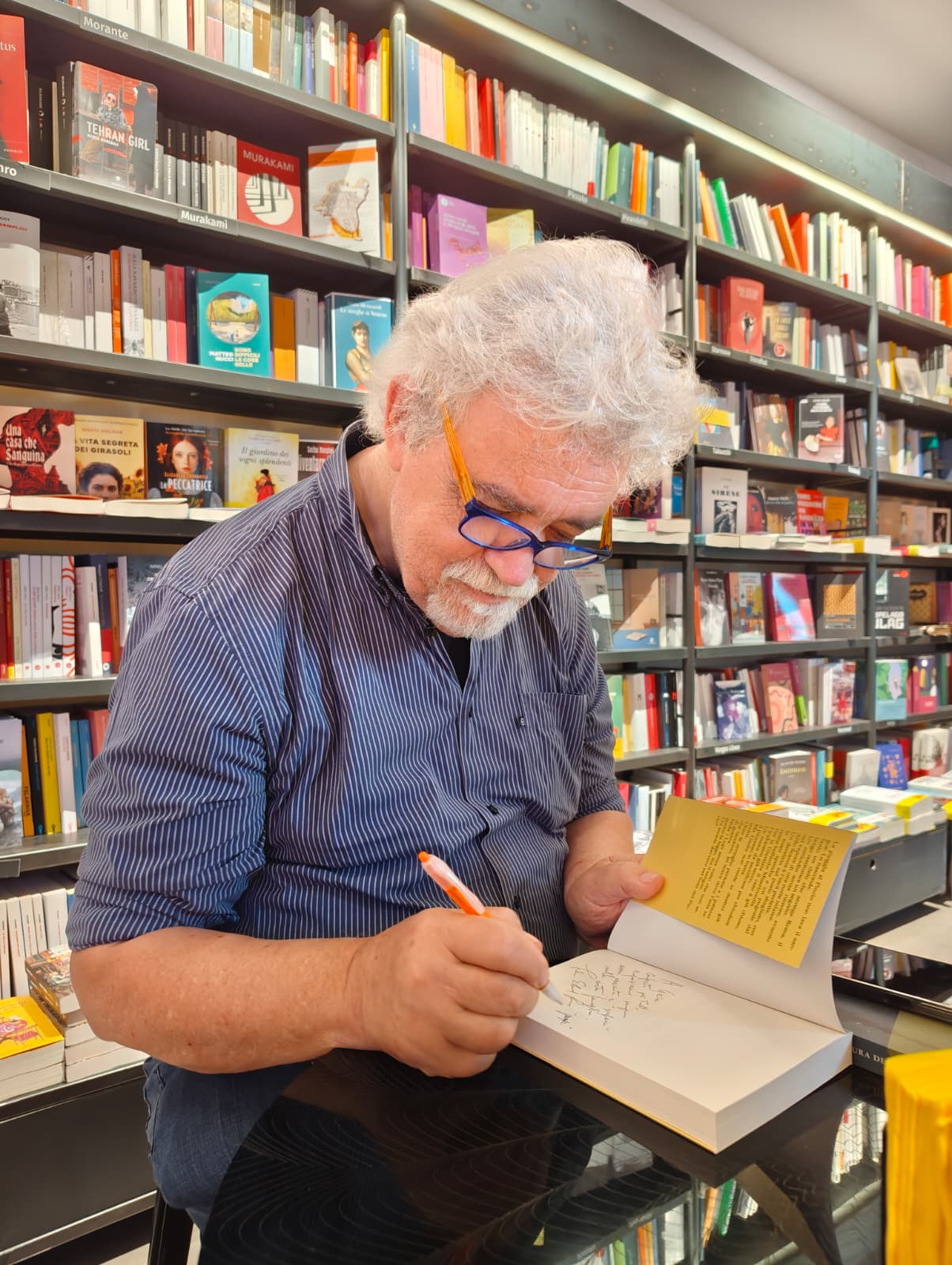 John Edward Jones: La congiura dei lupi è un libro leggero che a volte ti fa sorridere senza diventare umoristico